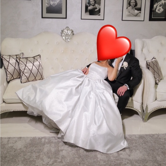 Custom made wedding dress - Picture 2 of 3